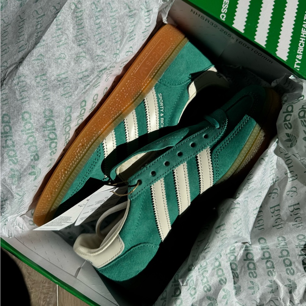 NEW SPORTY & RICH X ADIDAS
Handball Spezial In Teal Color
Size 5.5 women